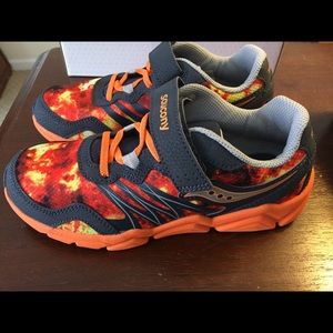 New in Box Boys Sneaker 3 Wide 3W